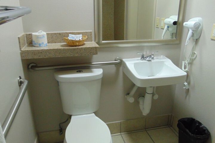 Corcoran Country Inn