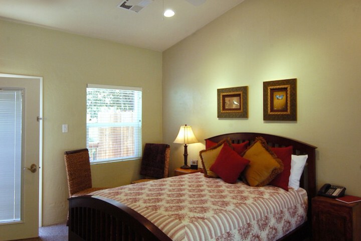 Room 11 of 32