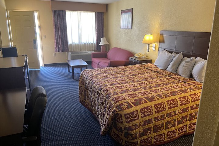 Gun Barrel Executive Inn