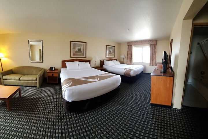 Room 25 of 47