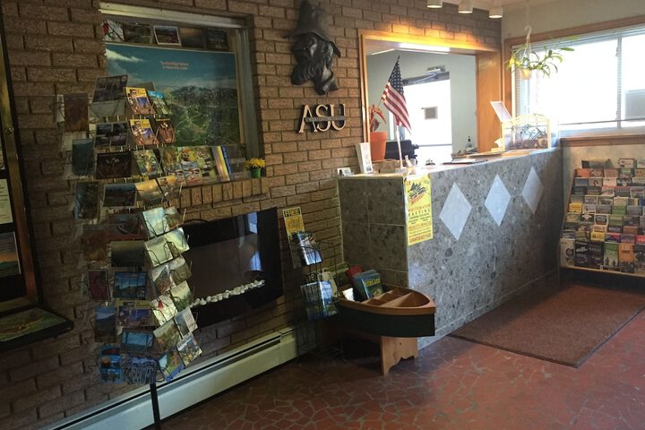 Highland Hills Motel and Cabins – a Master Hosts Resort