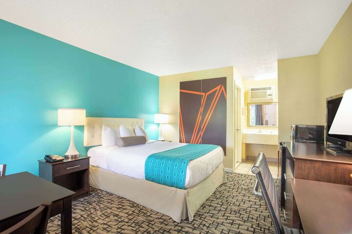Howard Johnson by Wyndham Hartford South – Rocky Hill