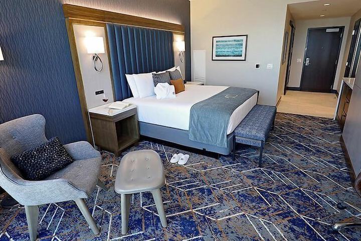 Room 6 of 16