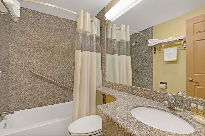 Days Inn by Wyndham Washington Pennsylvania