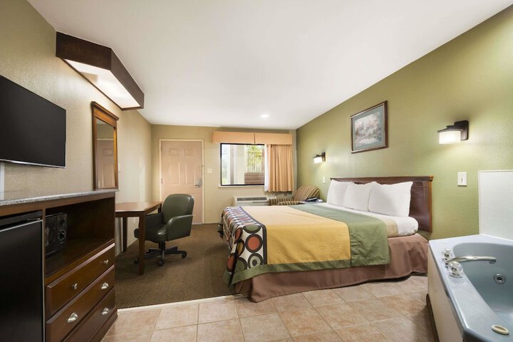 Room 12 of 16