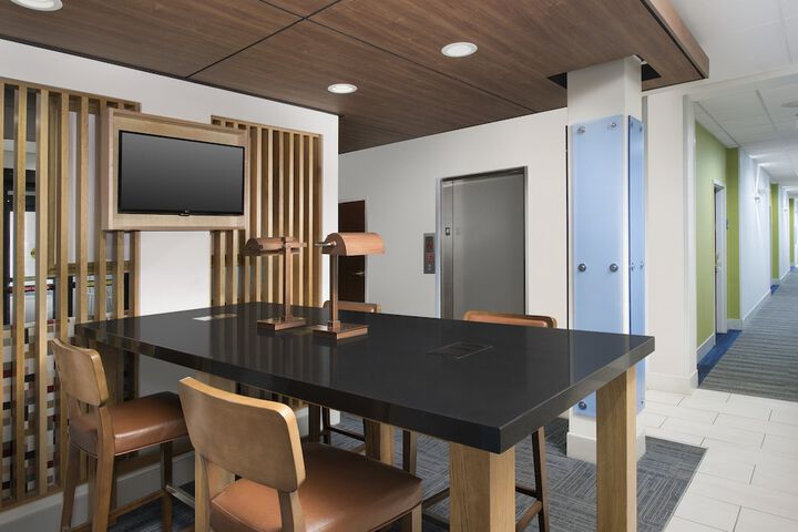 Business Center 41 of 42