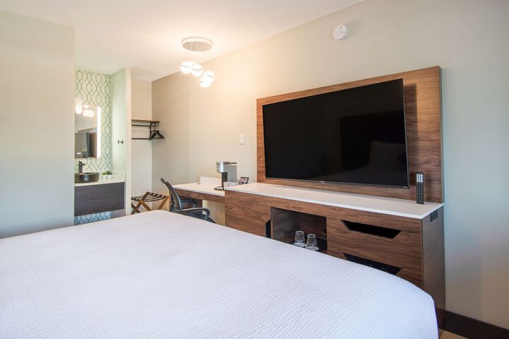 Room 27 of 57