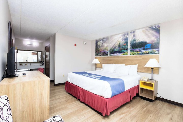 Room 10 of 37