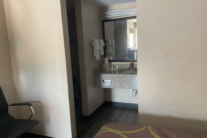 Super 8 by Wyndham Chattanooga / East Ridge