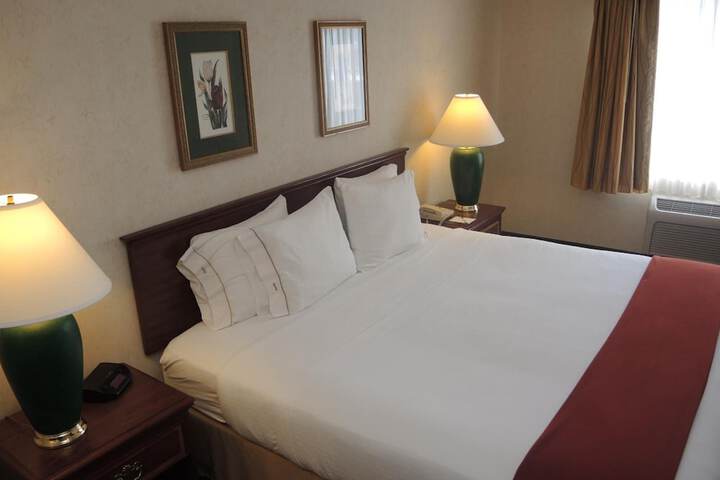 Room 15 of 50
