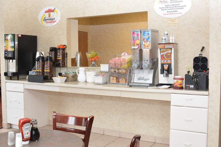 Breakfast/Coffee Service 20 of 23