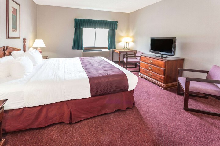 Room 12 of 16