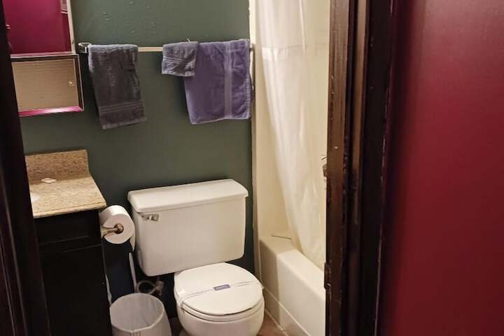 Room 25 of 46