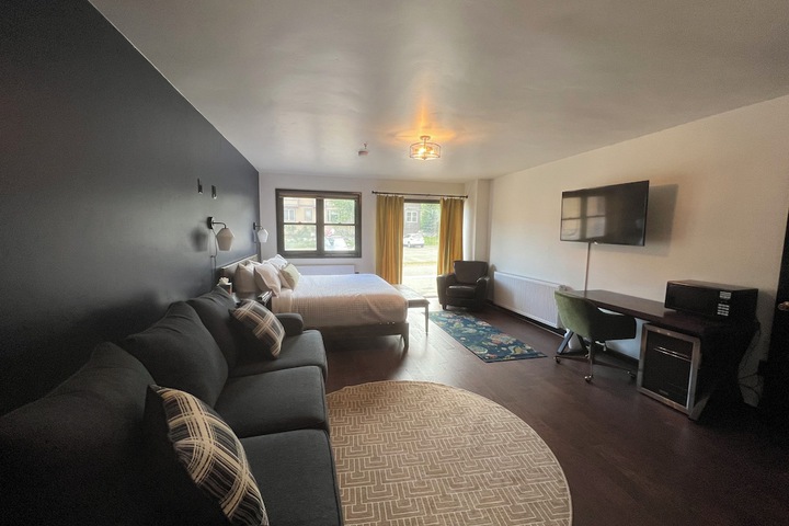 Room 28 of 83