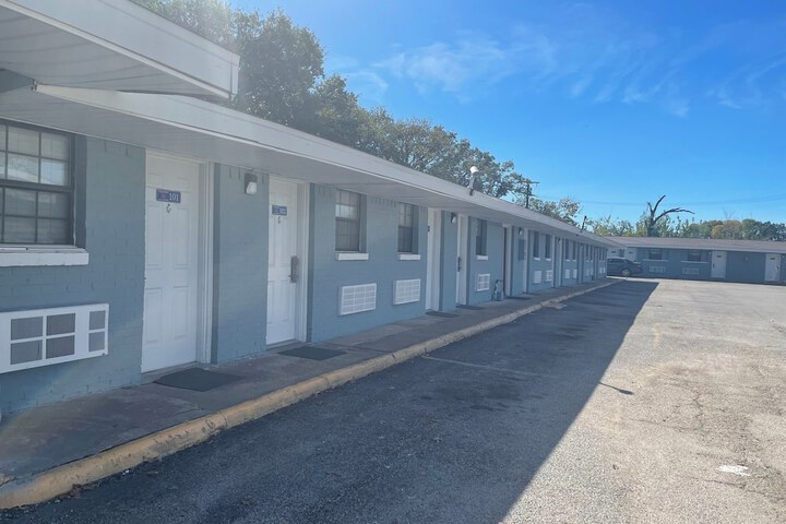 Western Skies Motel