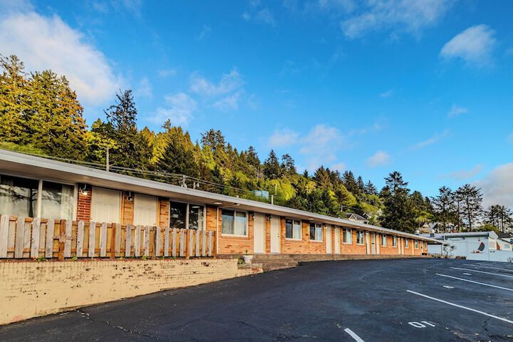 Four Winds Motel