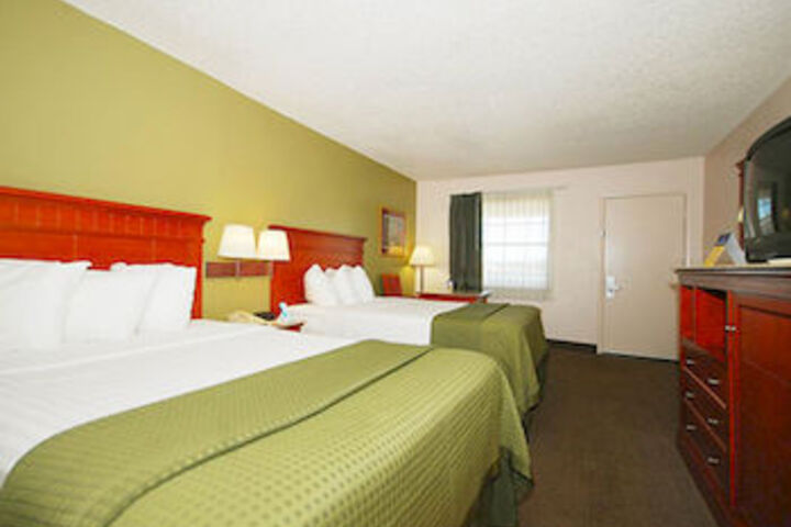 Rodeway Inn & Suites
