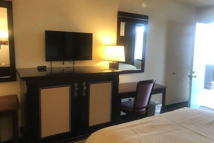 Travelers Inn & Suites