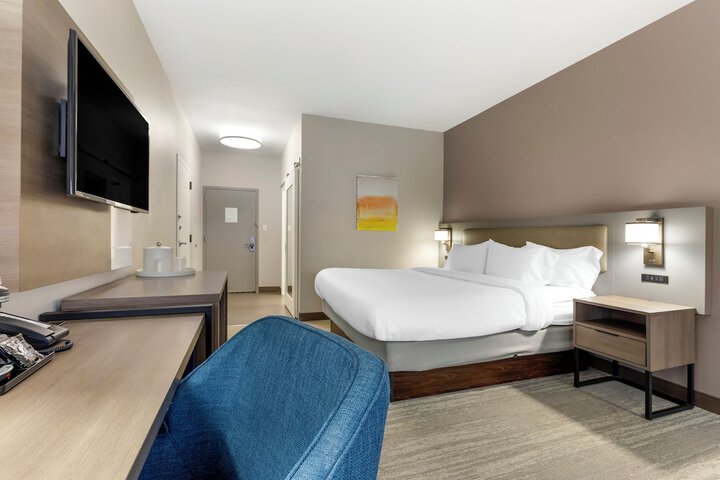 Room 10 of 26