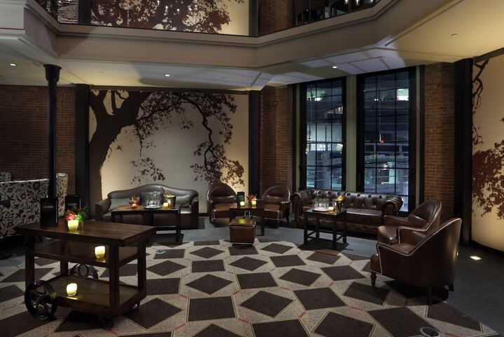 Lounge 109 of 131