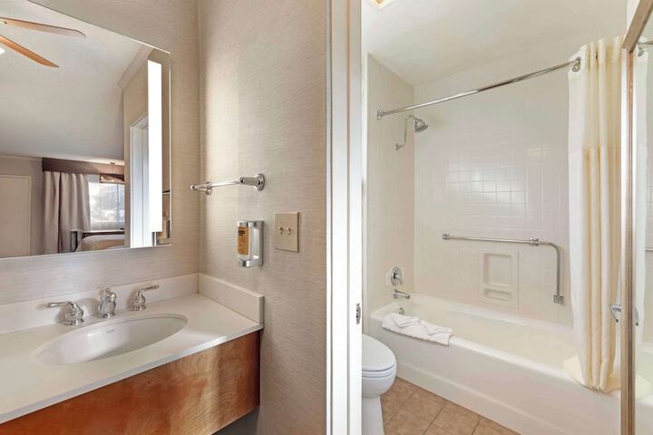 Best Western Plus Black Oak