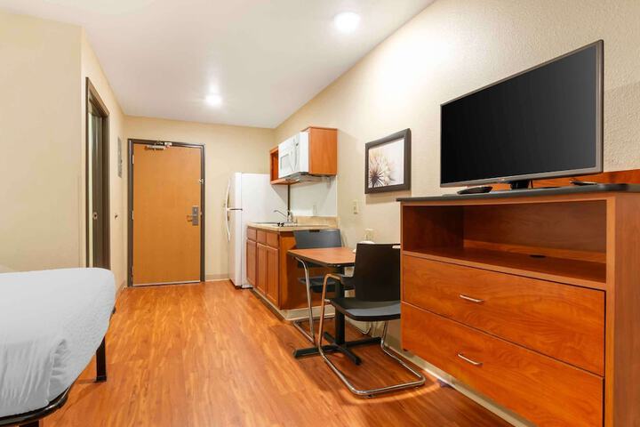 Room 13 of 28