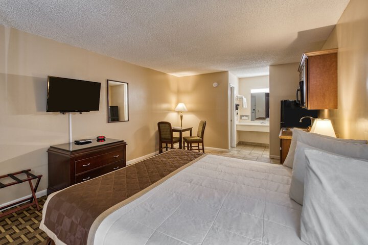 Room 10 of 37