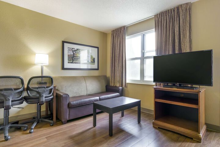 Room 15 of 27