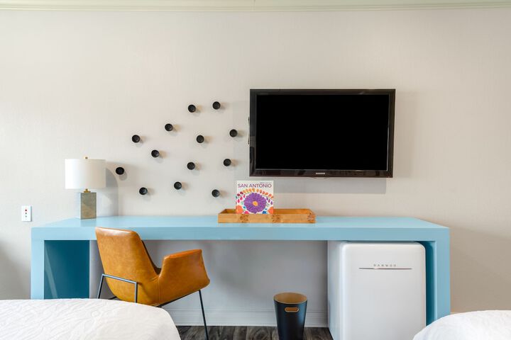 Room 72 of 250