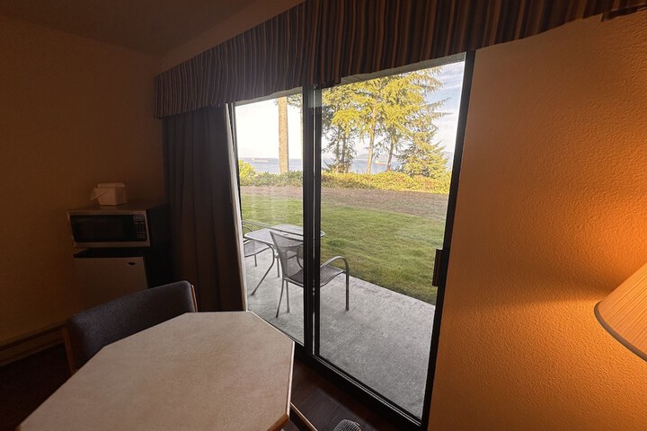 Room 119 of 181