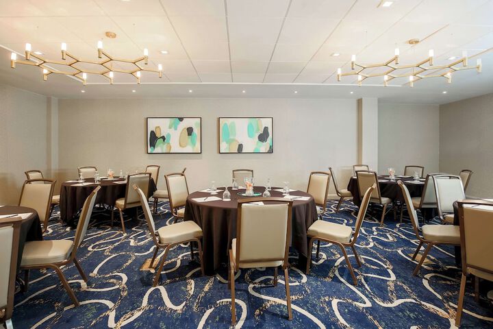 DoubleTree by Hilton Austin - University Area