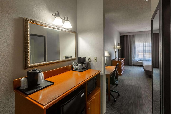 Room 10 of 33