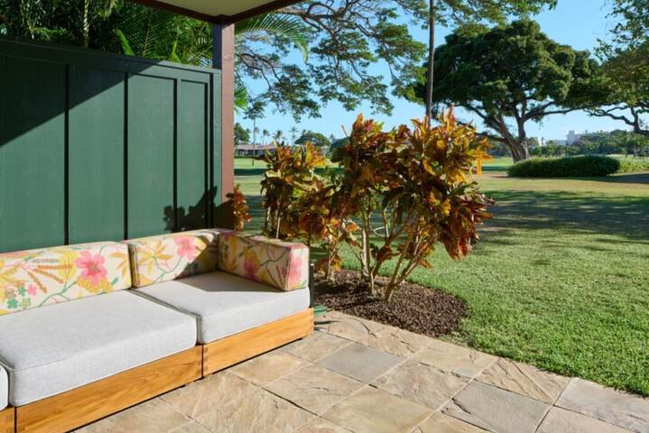 Royal Lahaina Resort & Bungalows