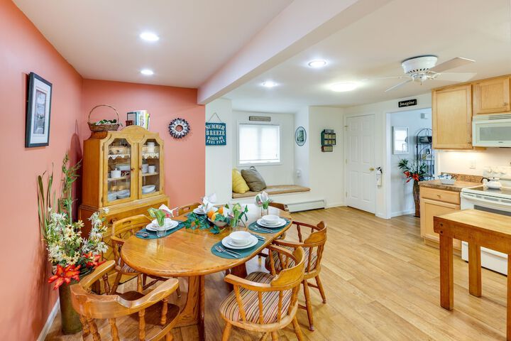 Charming Old Saybrook Home: Half-mi to Sand & Sea!
