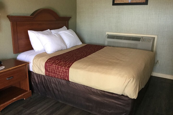 Room 25 of 39