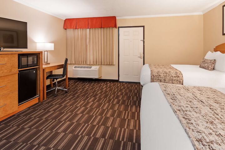 Room 10 of 22