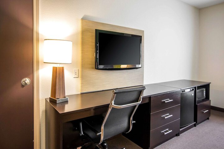 Room 33 of 46