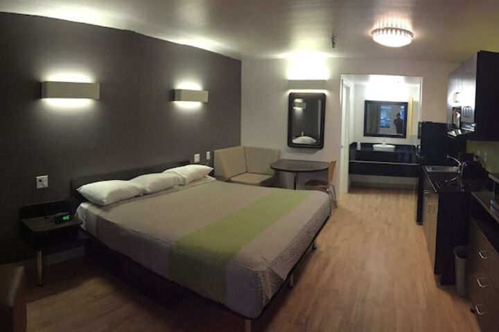Room 30 of 38