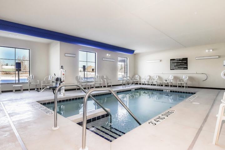 Cobblestone Hotel & Suites - Rhinelander