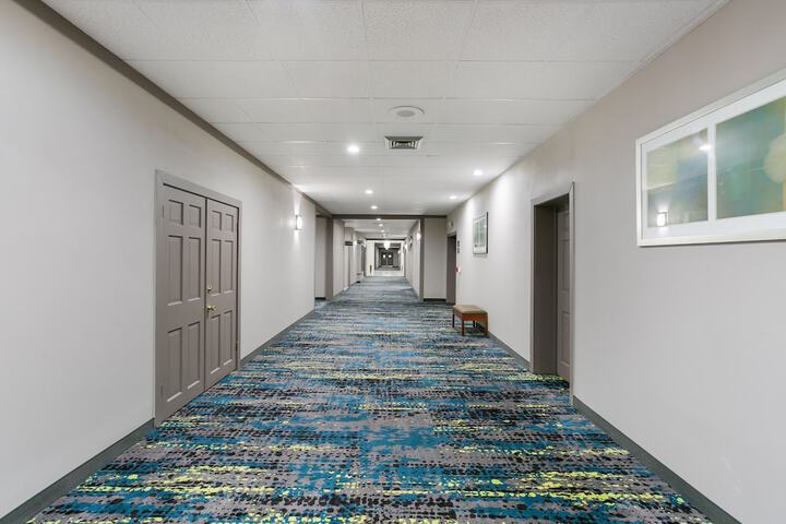 Ballroom/Hall 43 of 48