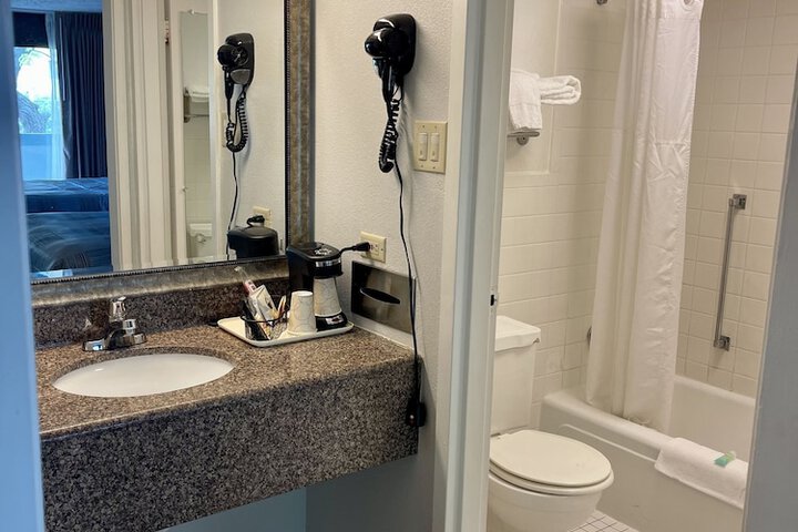 Room 10 of 37