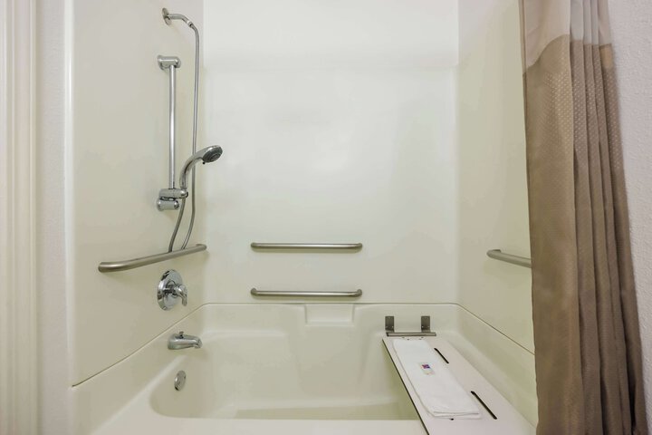 Room 12 of 26