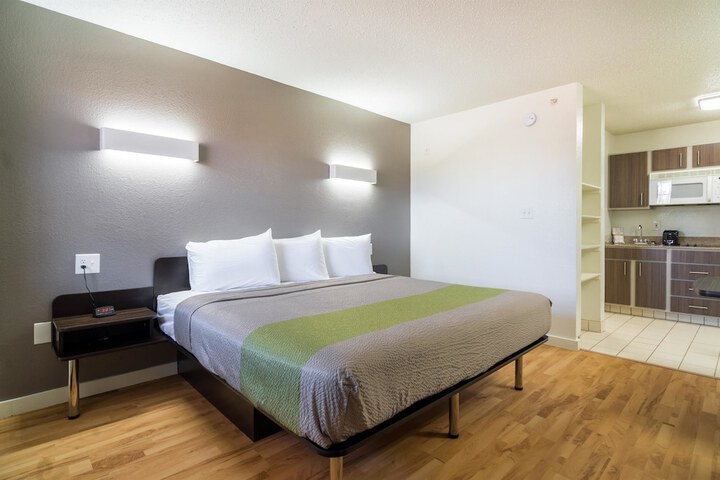 Room 53 of 64