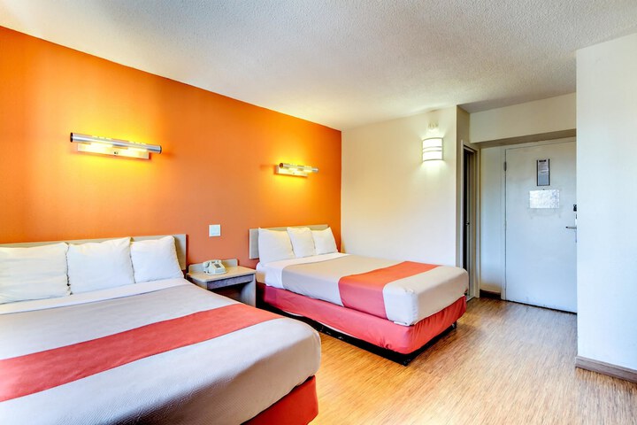 Room 17 of 31