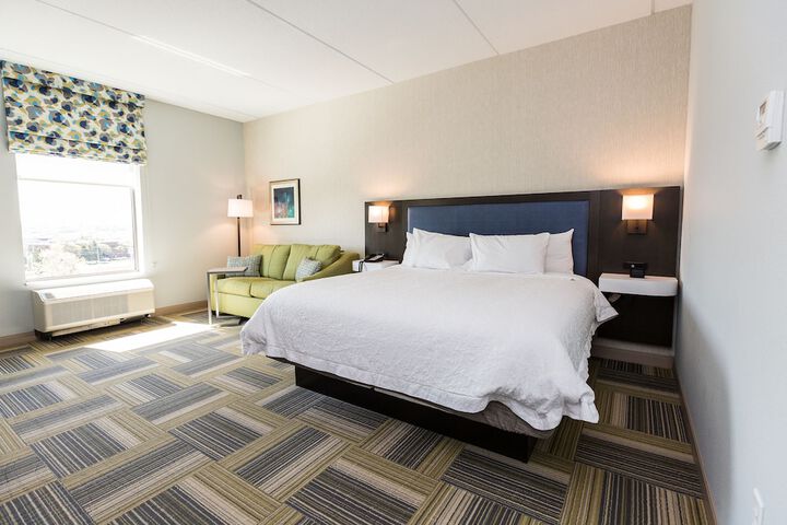 Hampton Inn & Suites Syracuse North Airport Area