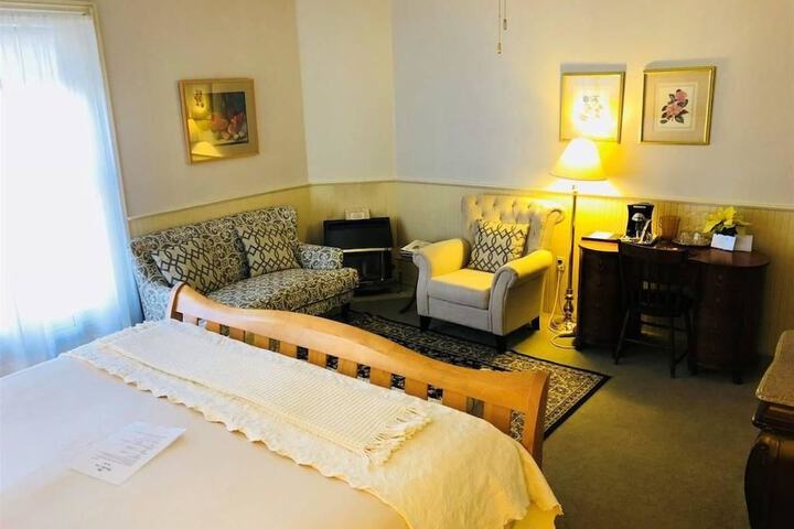 Camellia Inn