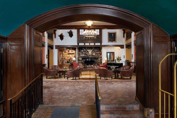Hotel Alex Johnson Rapid City Curio Collection by Hilton