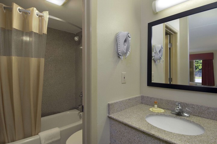 Room 17 of 35