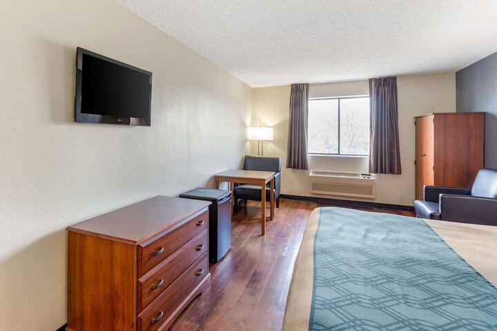 Room 27 of 49