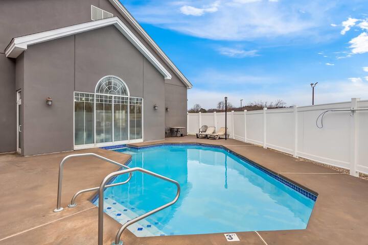 Country Inn & Suites by Radisson Beckley, WV